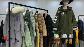 杭州品牌折扣女裝批發(fā)新風(fēng)尚 聚焦孔雀夫人19新款精品羊毛毛衣與鞋帽批發(fā)